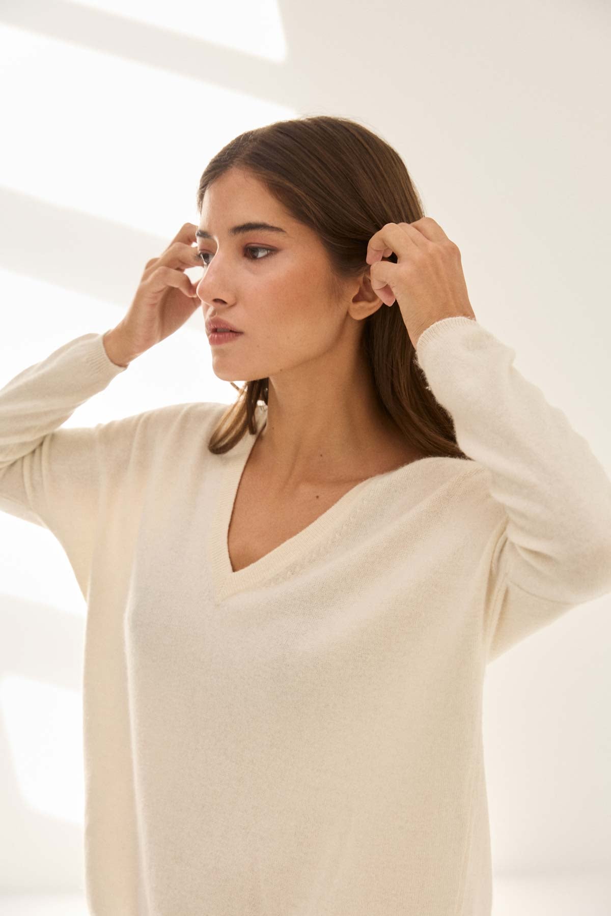 Cashmere V-neck sweater – Stone