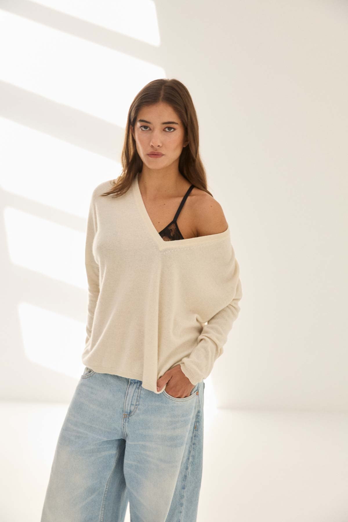 Cashmere V-neck sweater – Stone